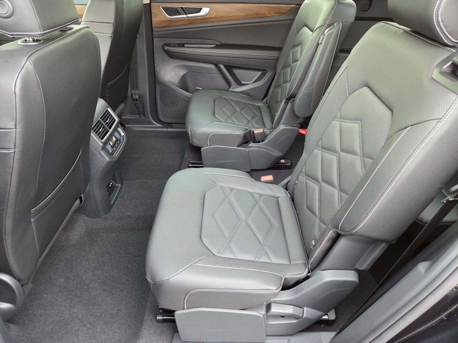 New 2026 Volkswagen Atlas SE FWD image 8