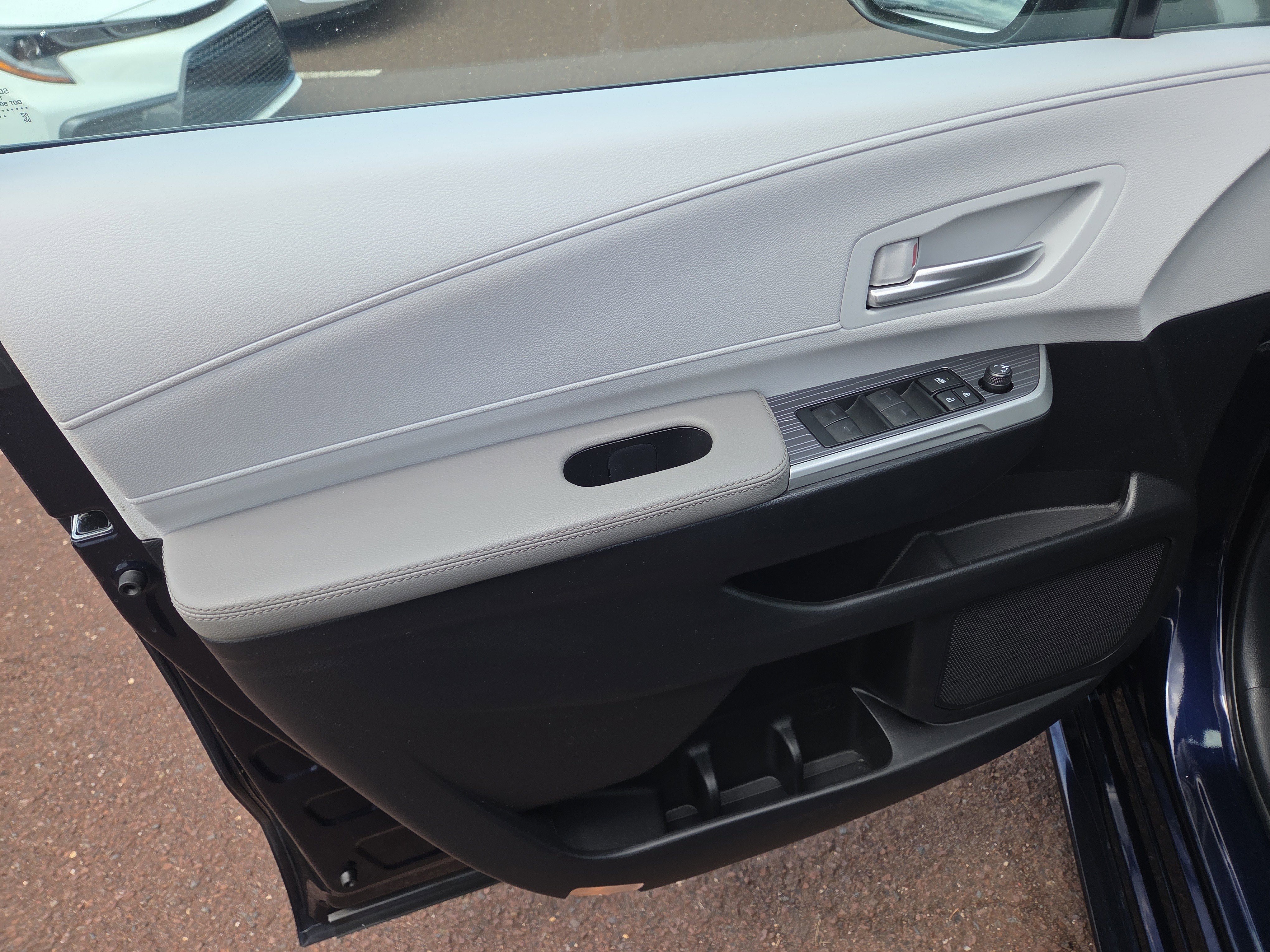 Certified 2025 Toyota Sienna XLE w/ XLE Plus Package AWD/4WD image 14