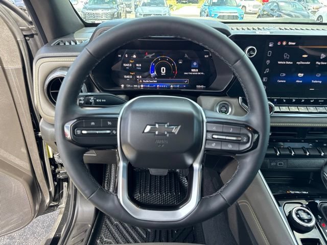 Used 2025 Chevrolet Colorado ZR2 w/ Technology Package AWD/4WD image 17