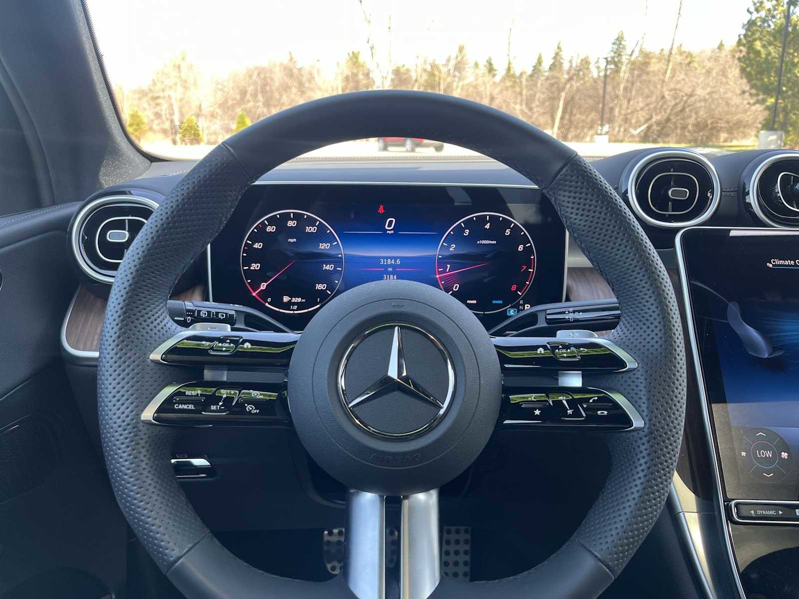 Used 2025 Mercedes-Benz GLC 300 4MATIC image 37