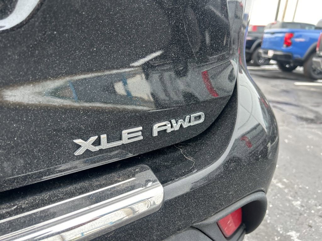 Used 2020 Toyota Highlander XLE image 11