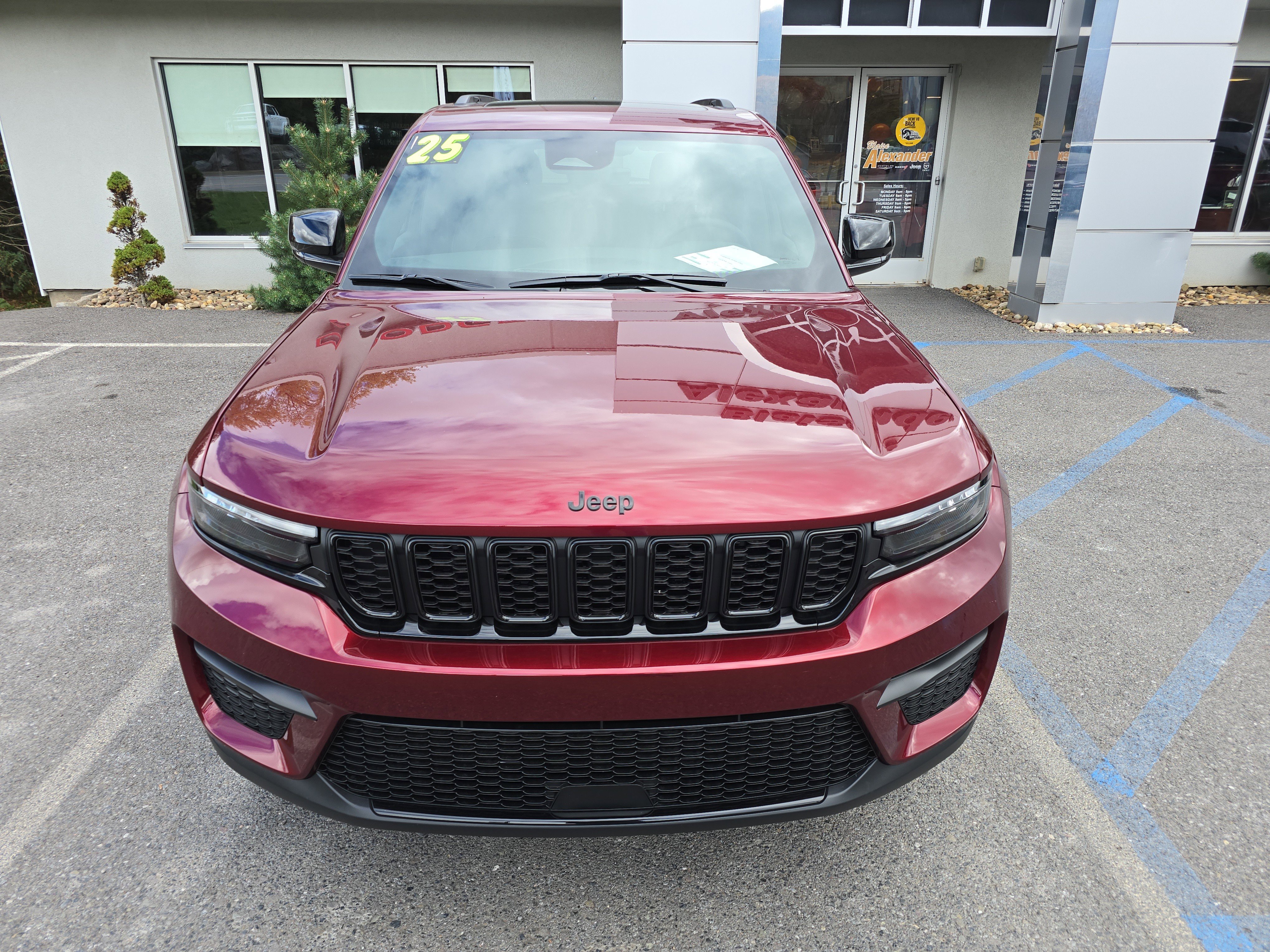 New 2025 Jeep Grand Cherokee Altitude image 9