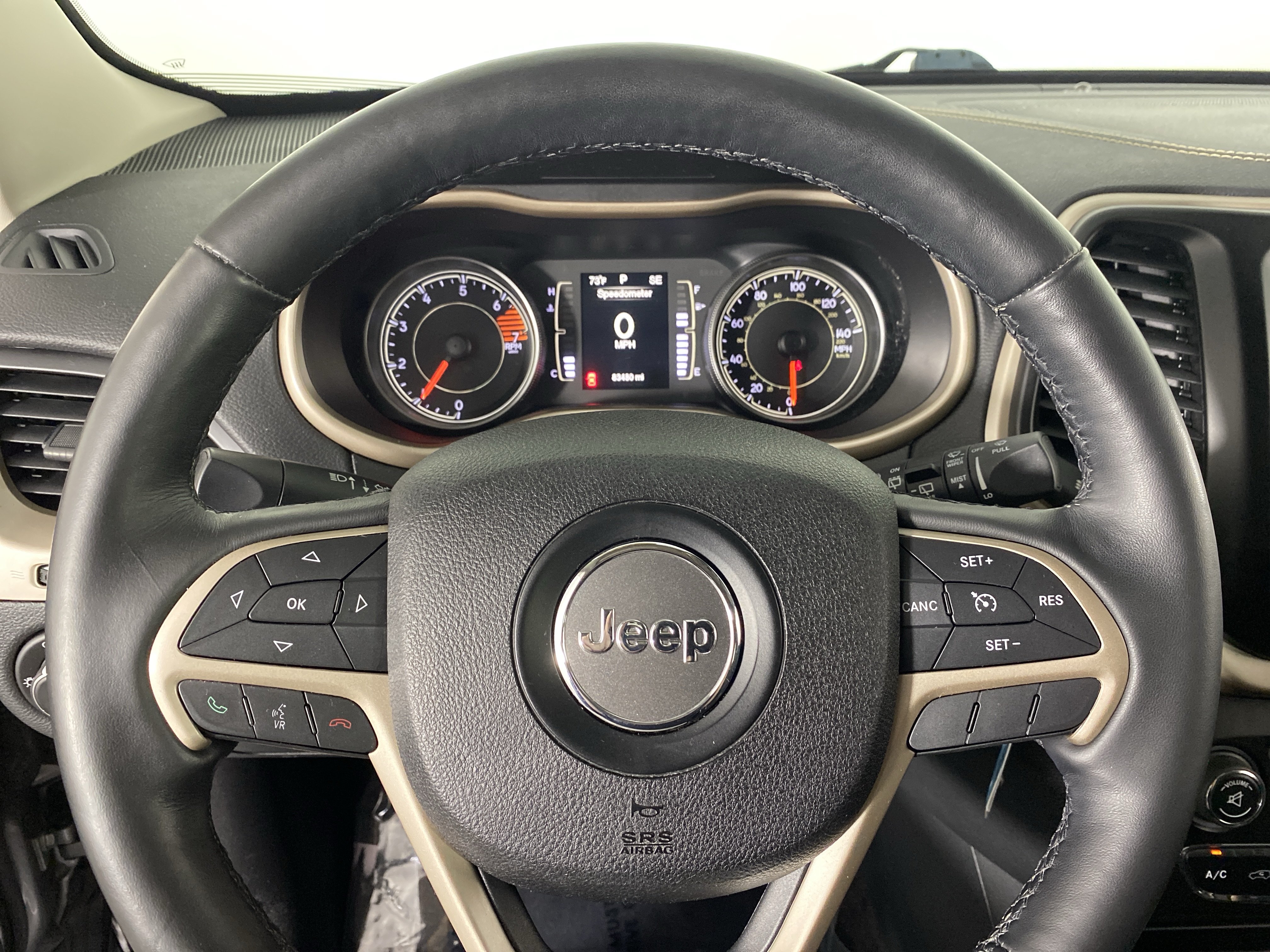 Used 2016 Jeep Cherokee Latitude w/ Safety/Convenience Group AWD/4WD image 19