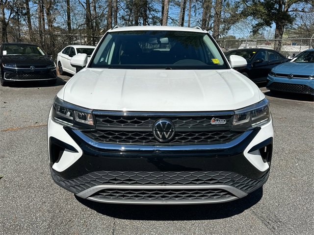 Used 2022 Volkswagen Taos SE image 2