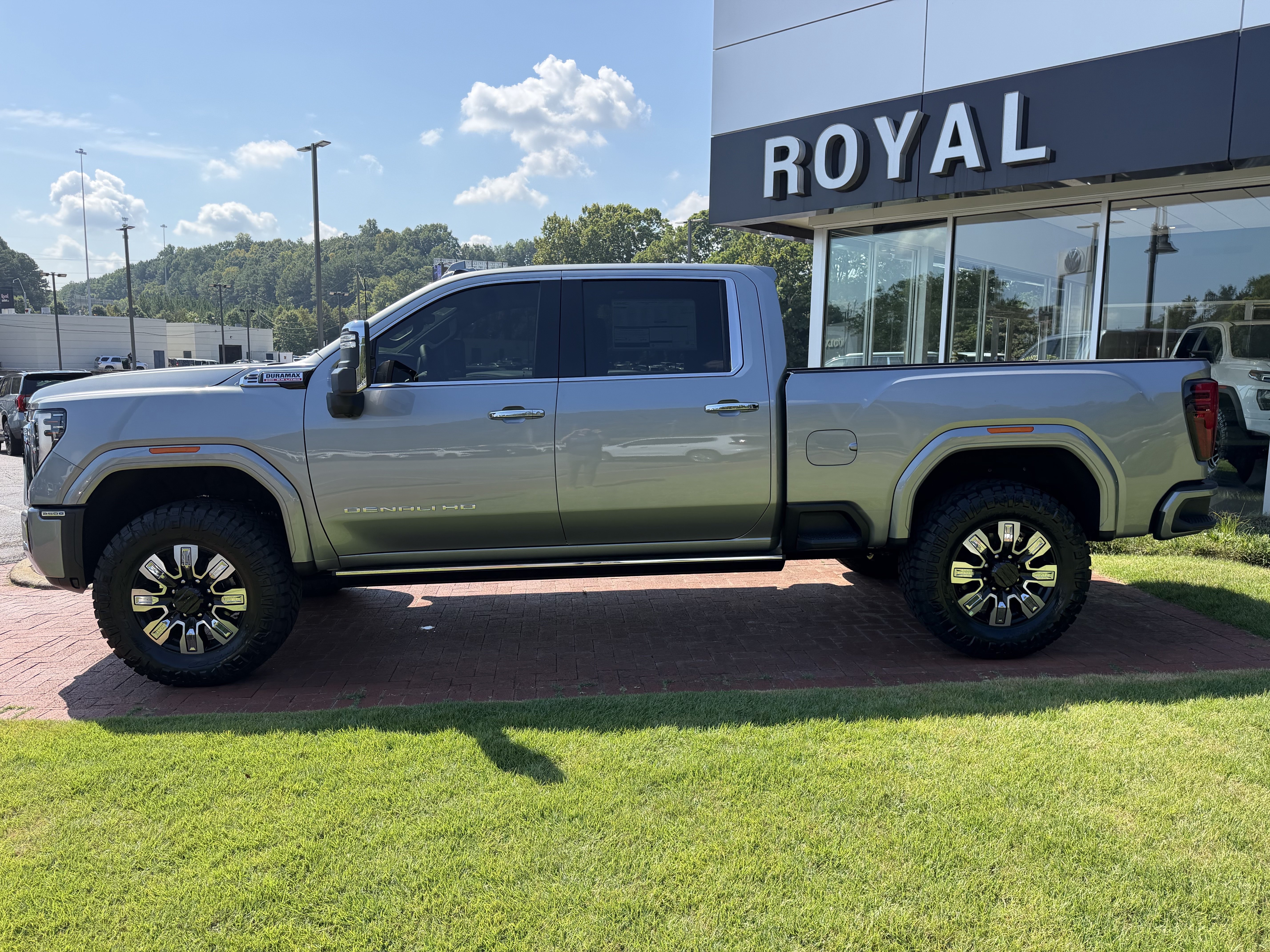 New 2026 GMC Sierra 2500 Denali w/ Denali Reserve Package AWD/4WD image 8