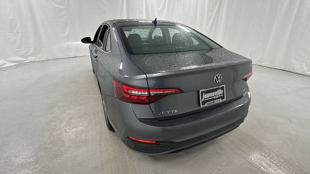 Used 2024 Volkswagen Jetta SE image 5