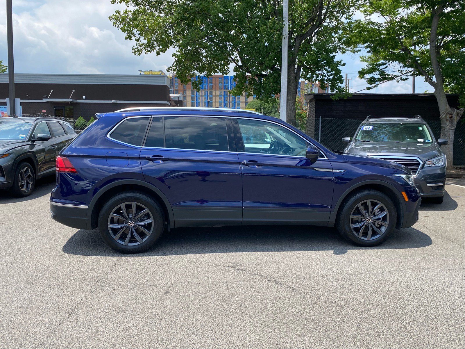 Certified 2023 Volkswagen Tiguan SE FWD image 2