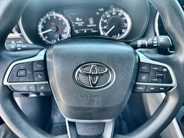 Used 2023 Toyota Highlander XLE image 23