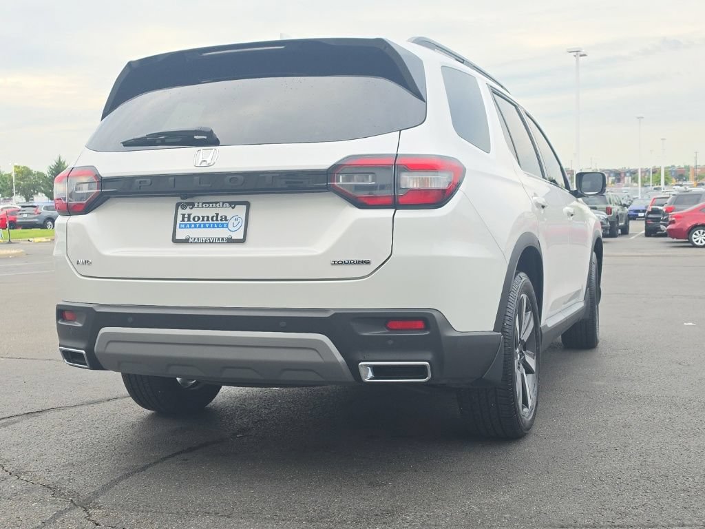 Used 2025 Honda Pilot Touring image 9