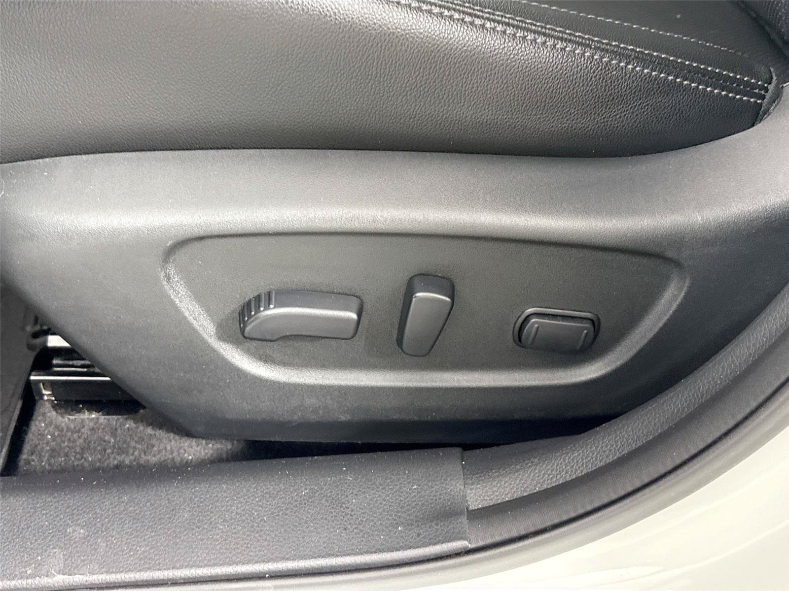 Used 2018 Nissan Rogue SL w/ Premium Package FWD image 33