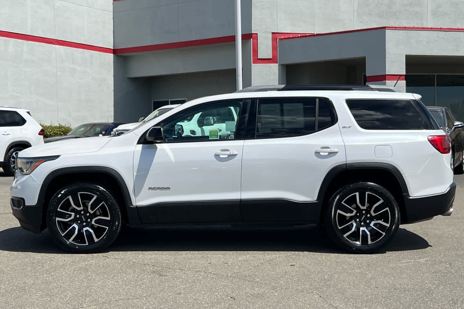 Used 2019 GMC Acadia SLT w/ Black Edition AWD/4WD image 9