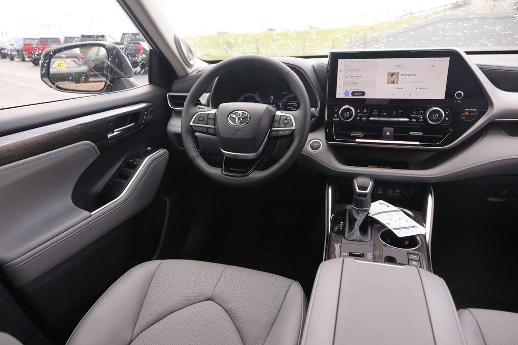 New 2026 Toyota Highlander Platinum AWD/4WD image 26