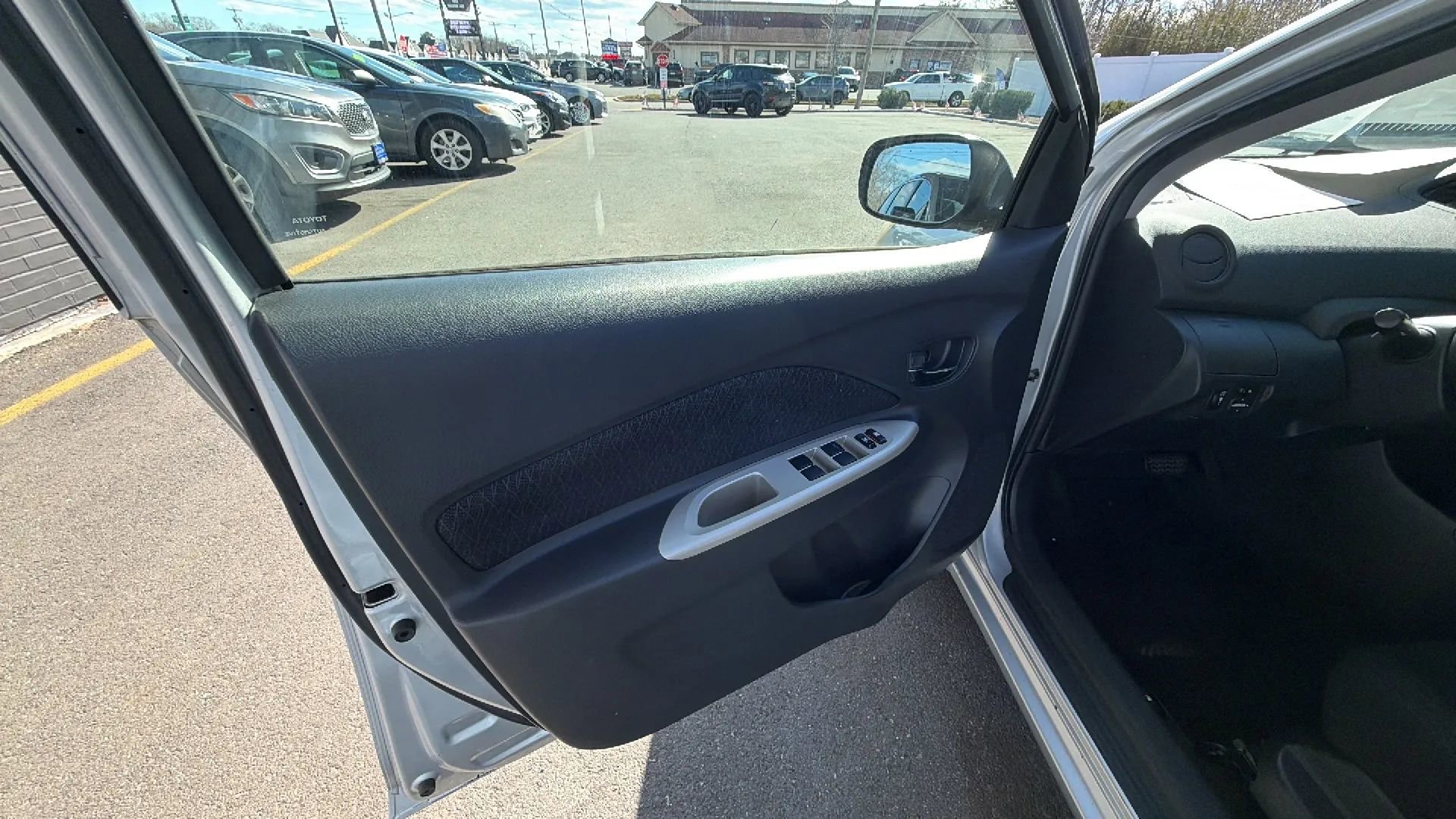 Used 2008 Toyota Yaris S image 32