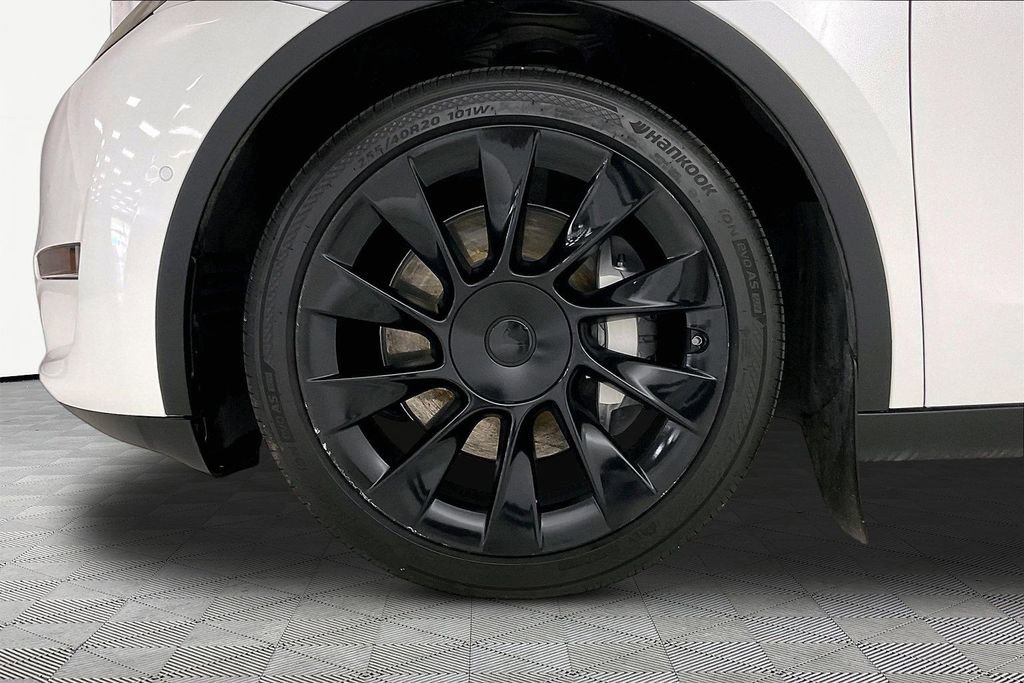 Used 2022 Tesla Model Y Long Range image 26