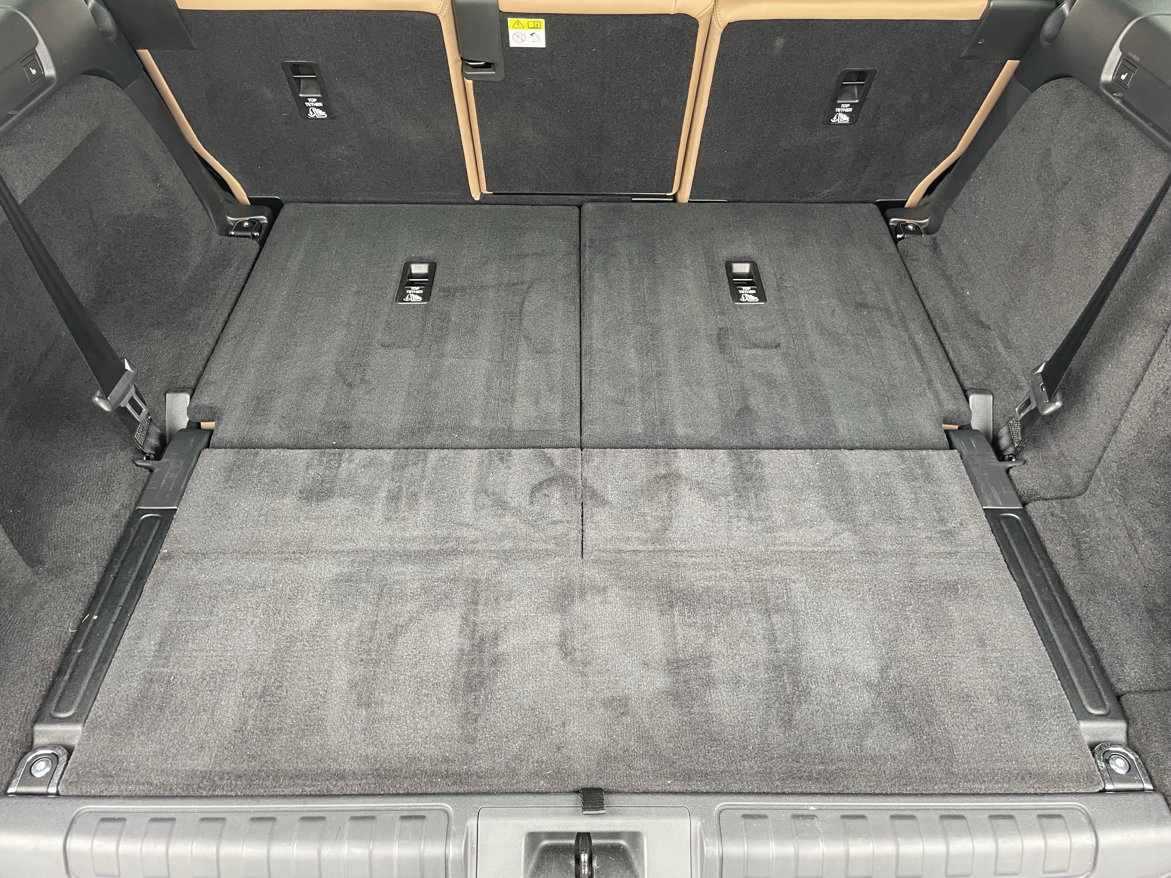 Certified 2024 Land Rover Discovery Dynamic SE image 36