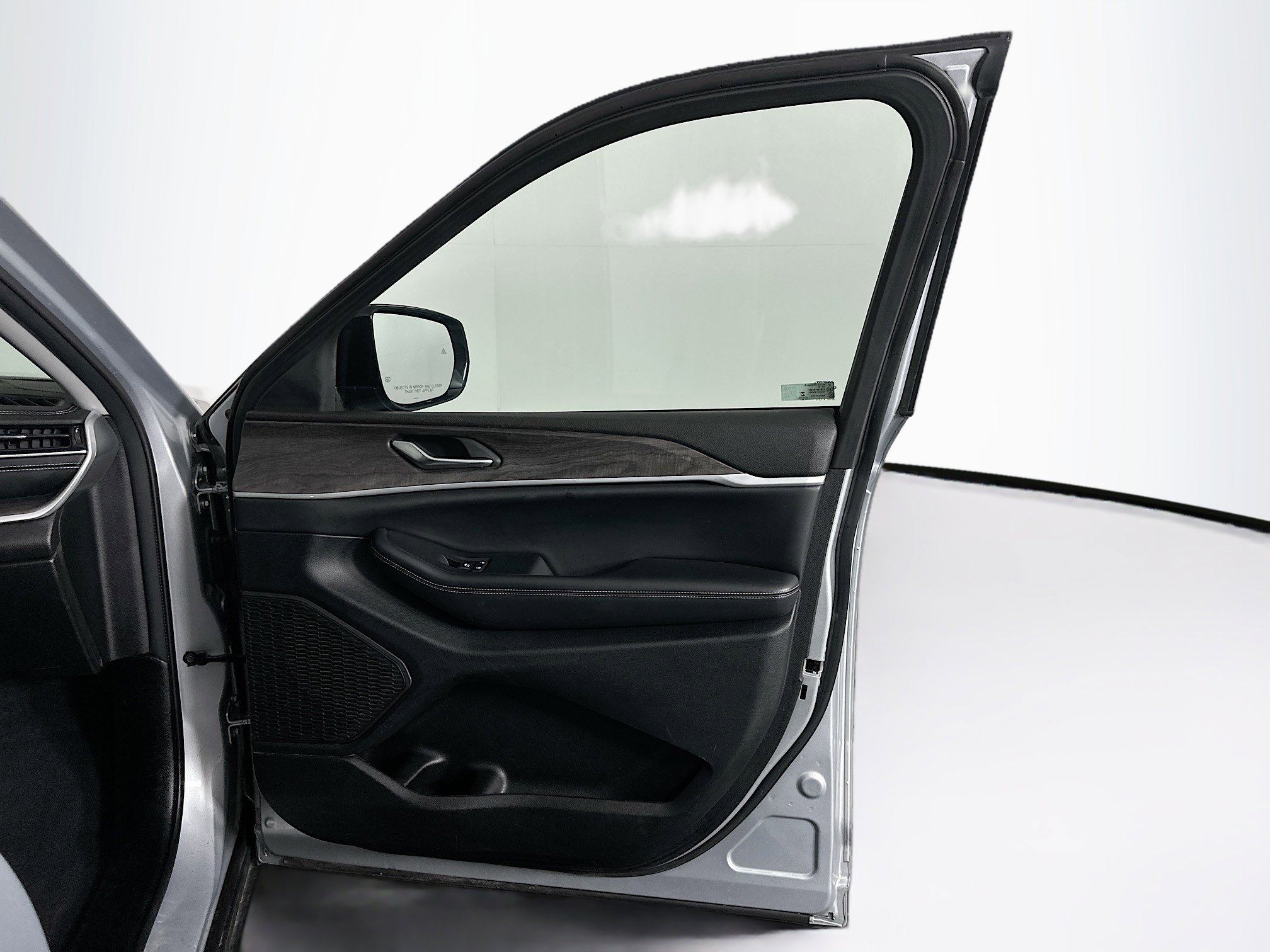 Used 2023 Jeep Grand Cherokee L Limited w/ Luxury Tech Group II image 34