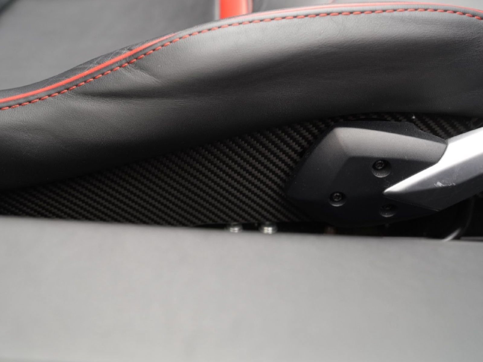 Used 2021 Lamborghini Huracan EVO RWD image 39