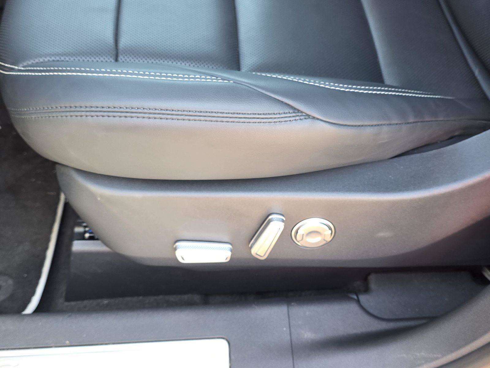 Used 2024 Lincoln Nautilus Premier AWD/4WD image 26