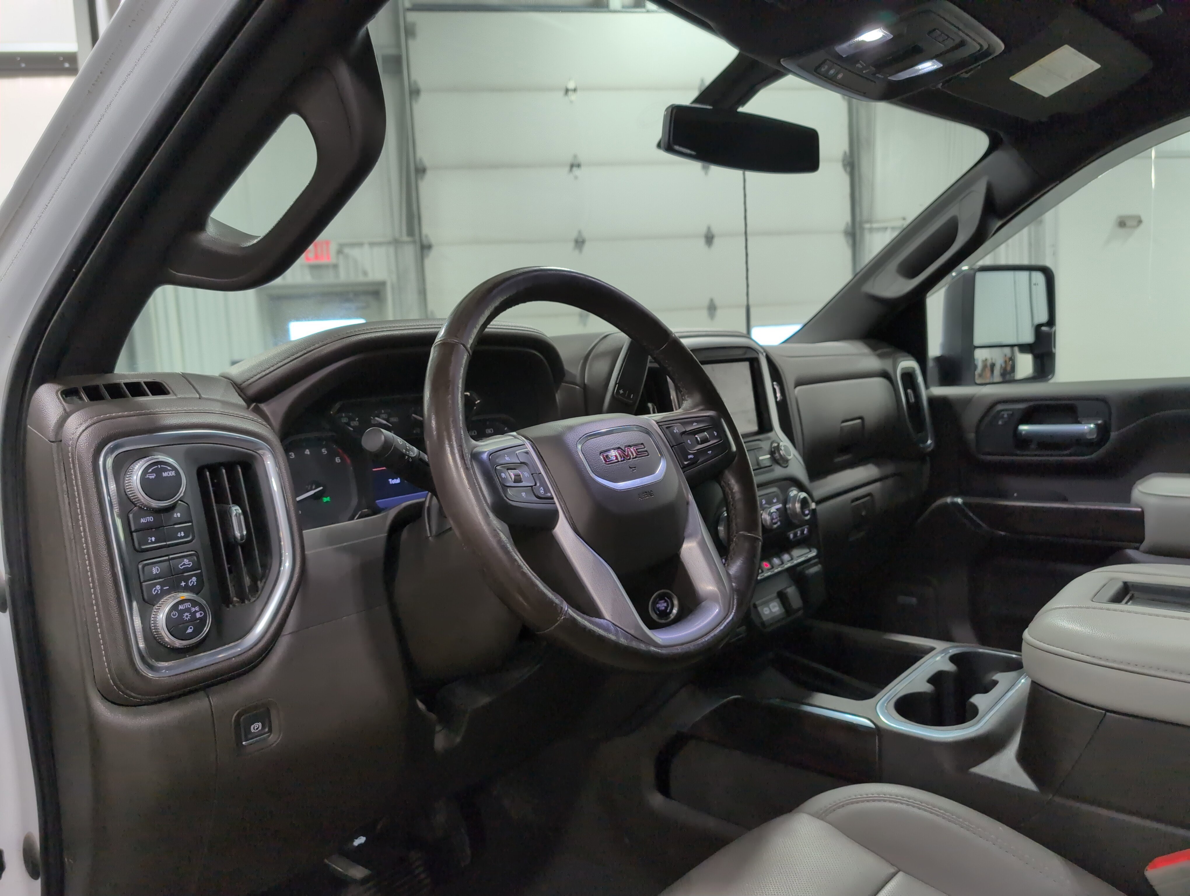 Used 2021 GMC Sierra 2500 SLT w/ SLT Premium Package AWD/4WD image 9