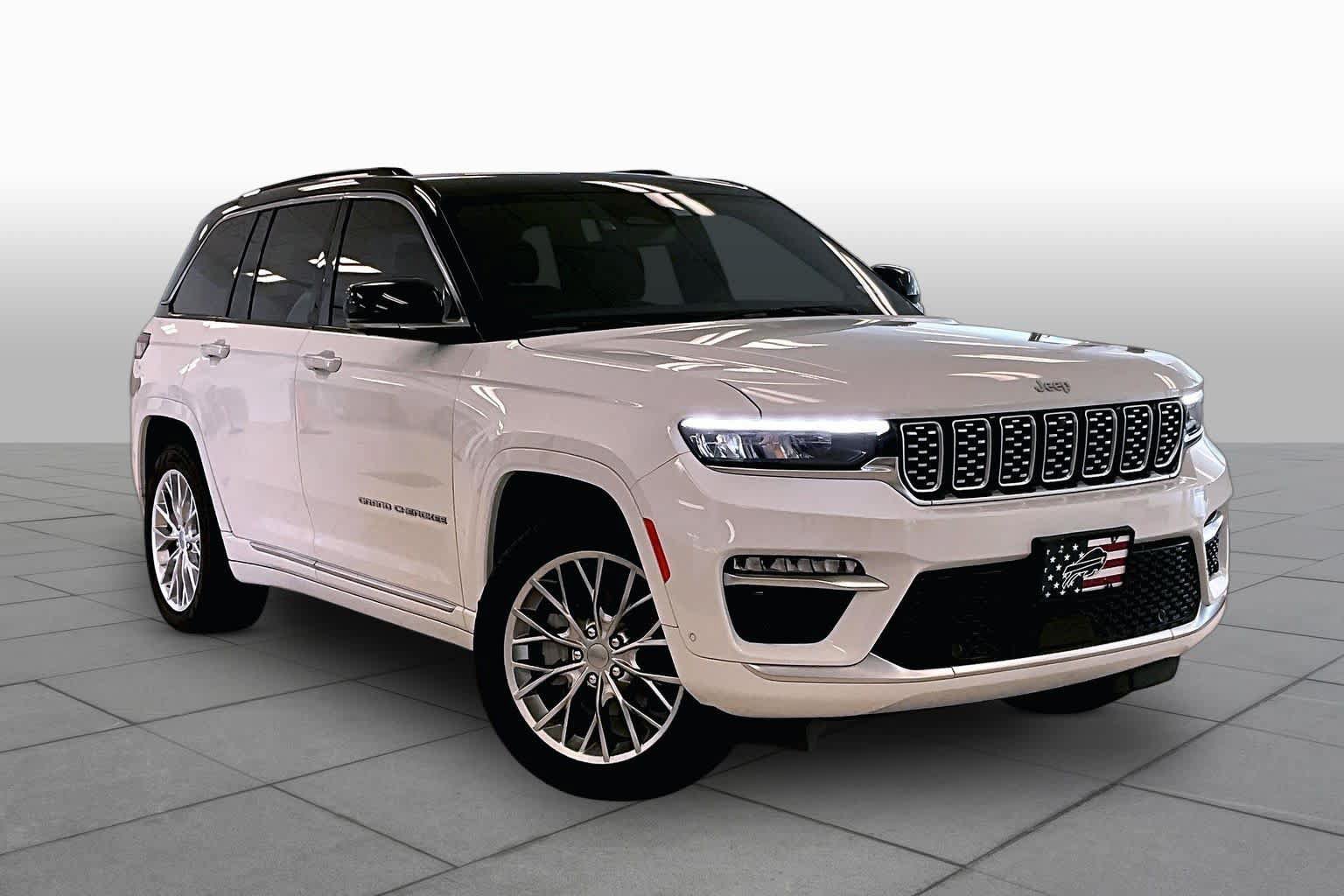 Used 2025 Jeep Grand Cherokee Summit w/ MOPAR Finishing Package AWD/4WD image 2
