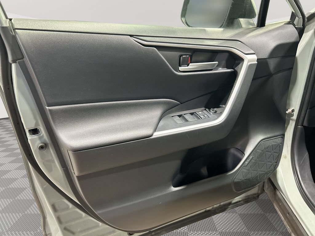 Used 2020 Toyota RAV4 XLE w/ Convenience Package AWD/4WD image 25