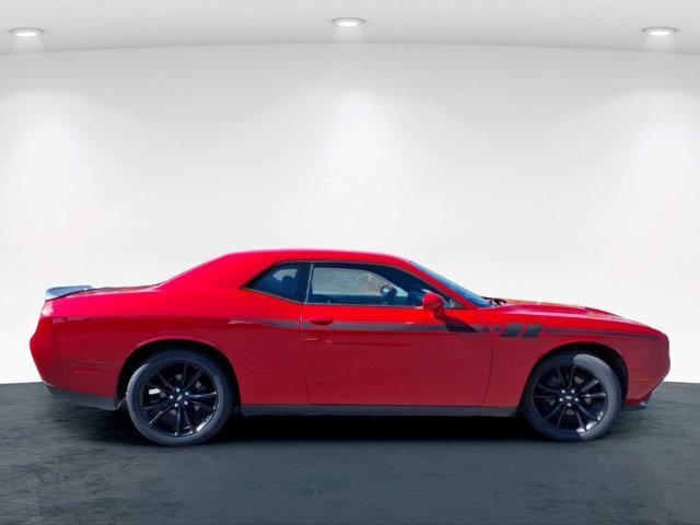 Used 2018 Dodge Challenger SXT w/ Blacktop Package RWD image 7