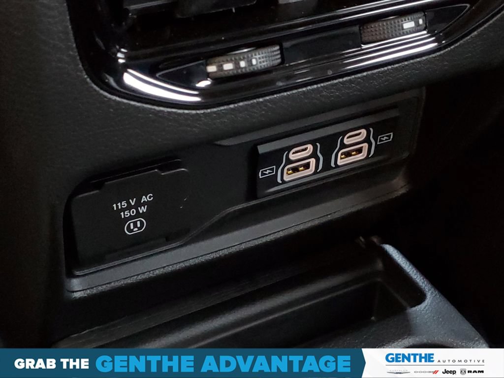Used 2024 Jeep Grand Cherokee L Altitude AWD/4WD image 30