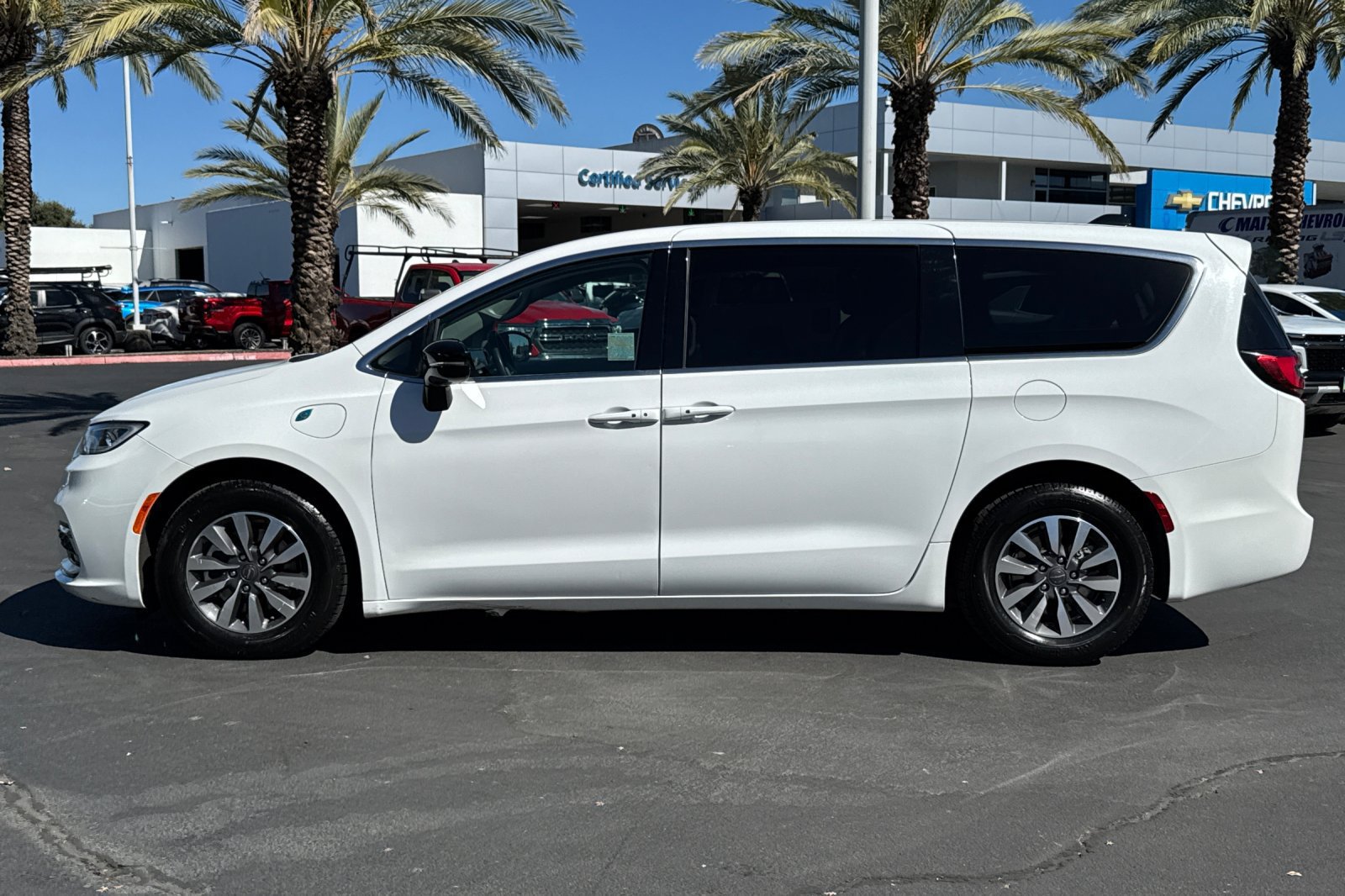 Used 2024 Chrysler Pacifica Limited FWD image 6