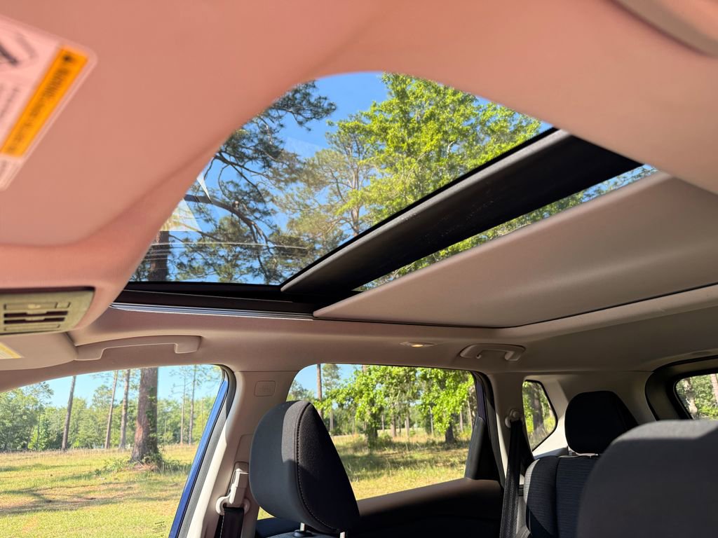Used 2021 Nissan Rogue SV FWD image 22