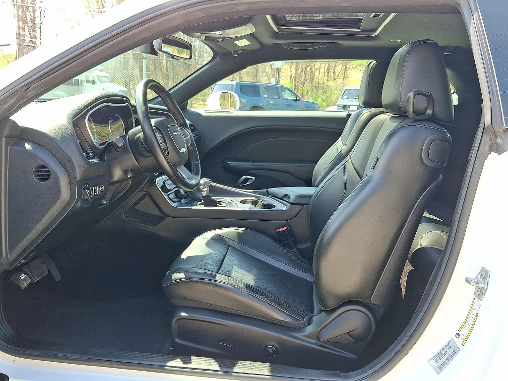 Used 2016 Dodge Challenger SXT Plus RWD image 11