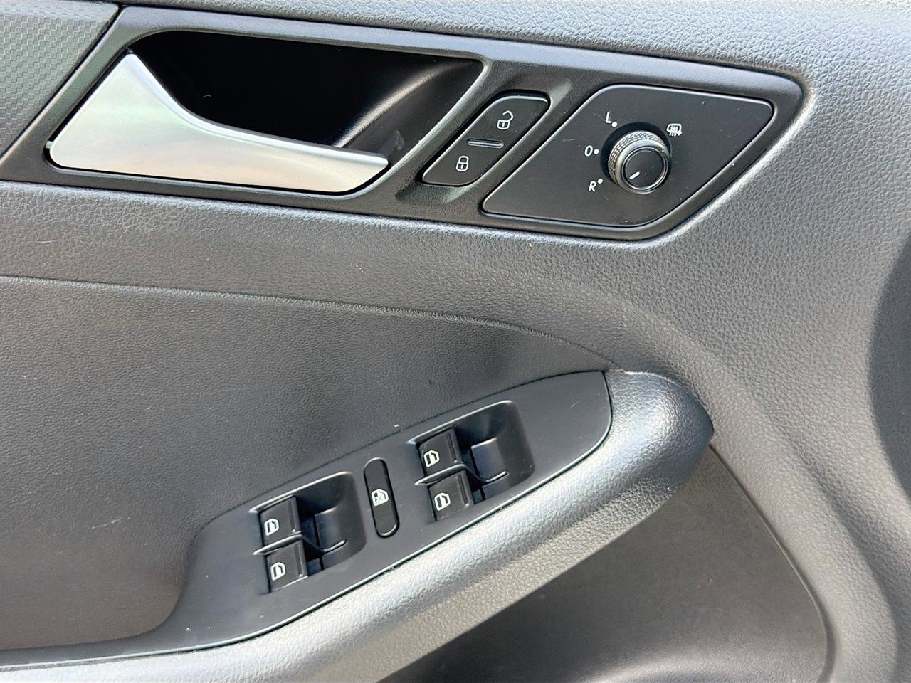 Used 2016 Volkswagen Jetta S image 18