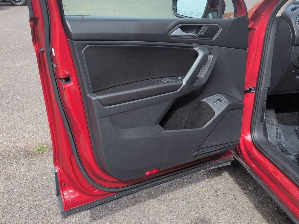 Used 2020 Volkswagen Tiguan SEL w/ 3rd Row Seat Package AWD/4WD image 9