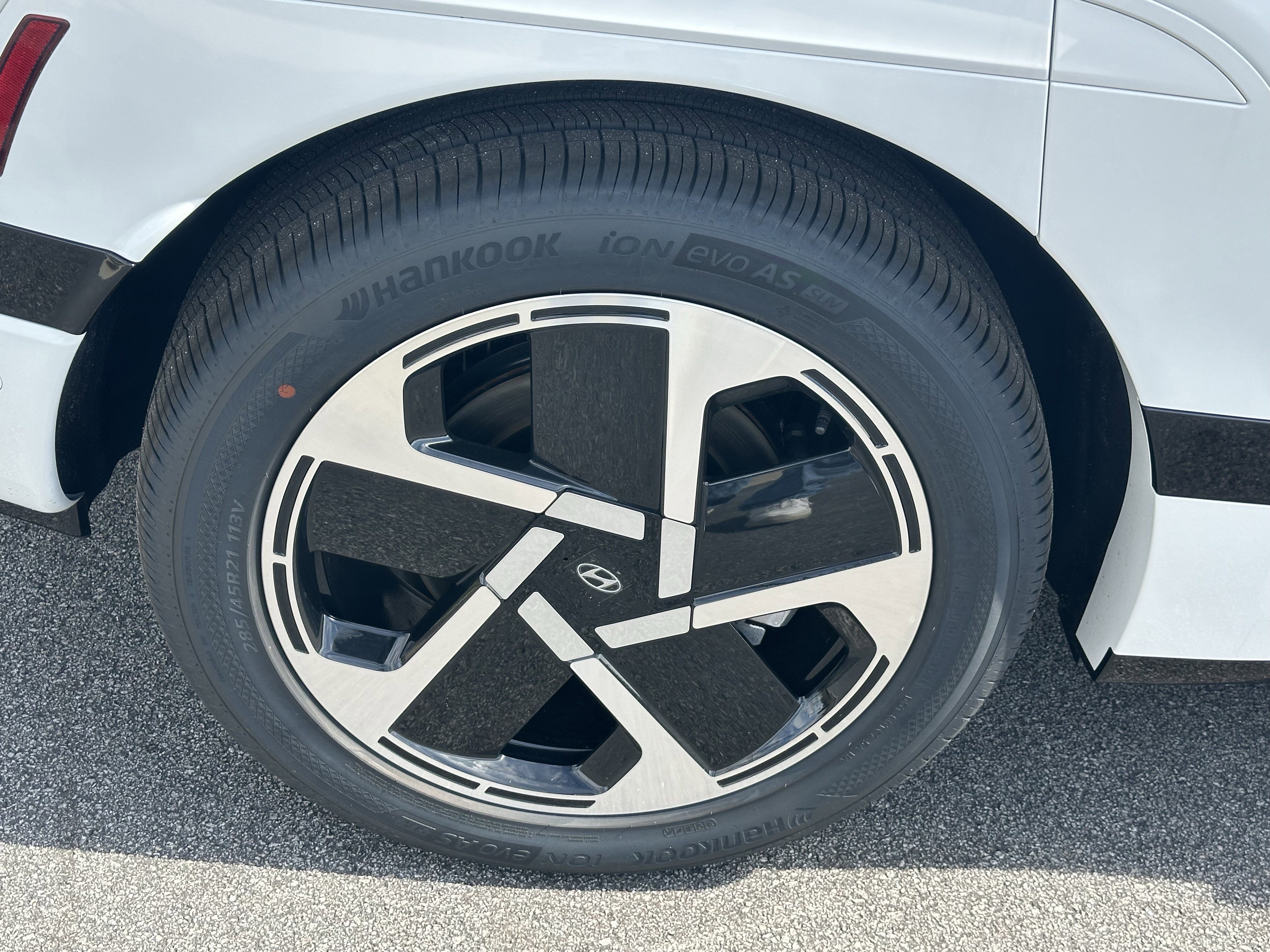 New 2026 Hyundai Ioniq 9 Calligraphy image 18