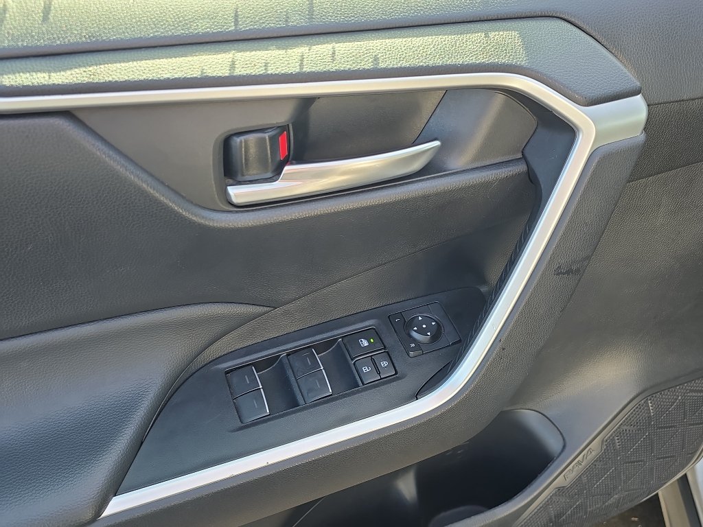 Used 2024 Toyota RAV4 XLE AWD/4WD image 12