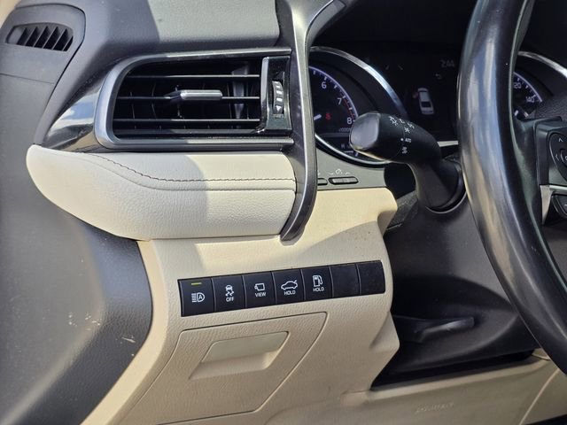 Used 2019 Toyota Camry XLE w/ Driver Assist Package FWD image 17