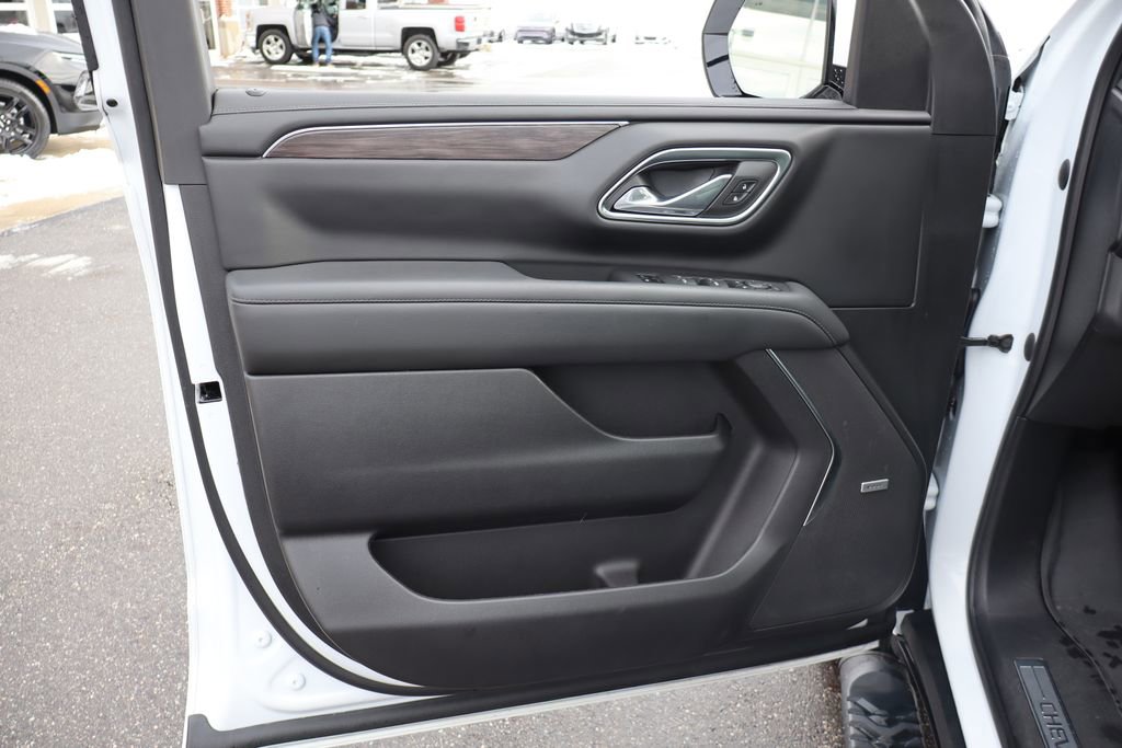 Used 2023 Chevrolet Suburban Z71 w/ Luxury Package image 12