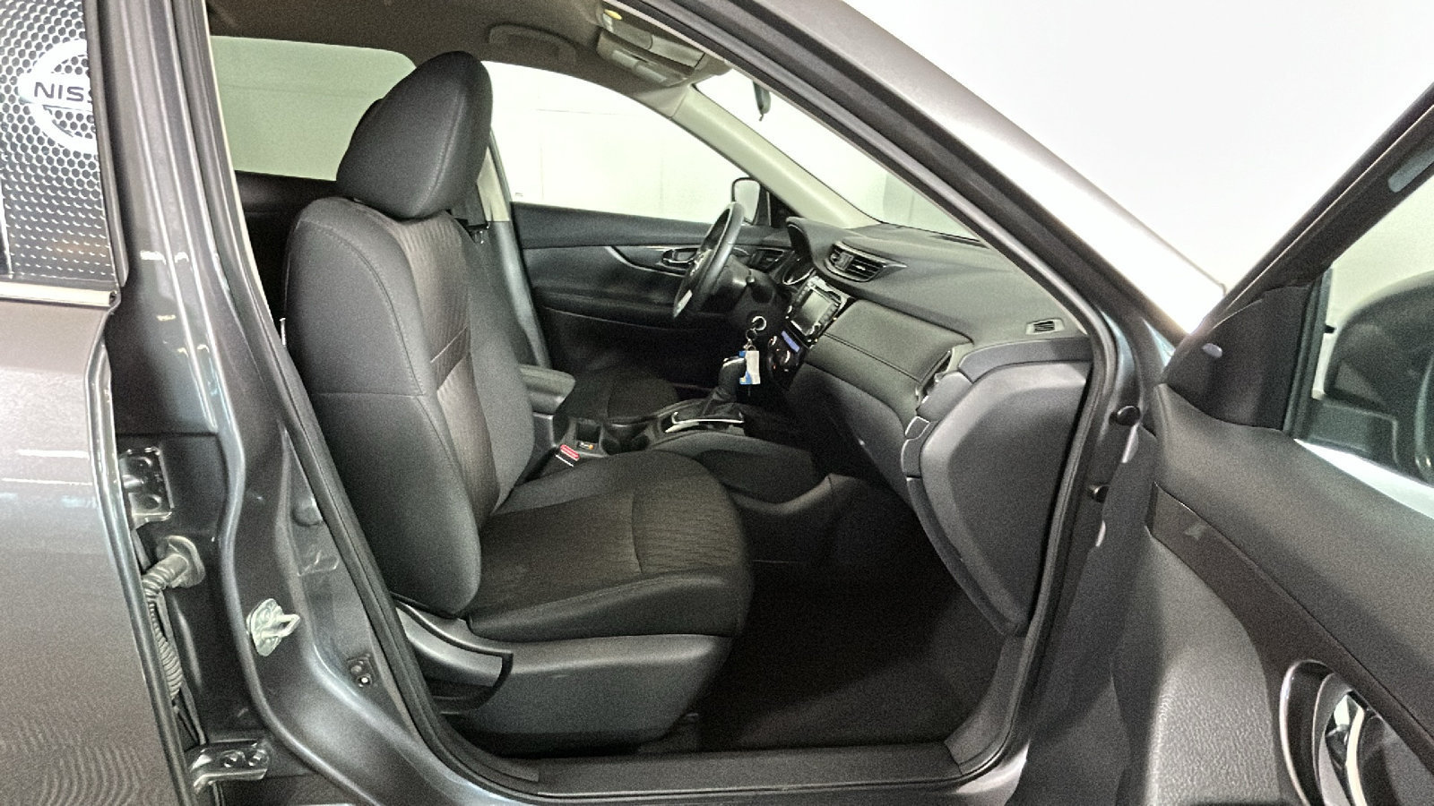 Used 2020 Nissan Rogue S FWD image 33
