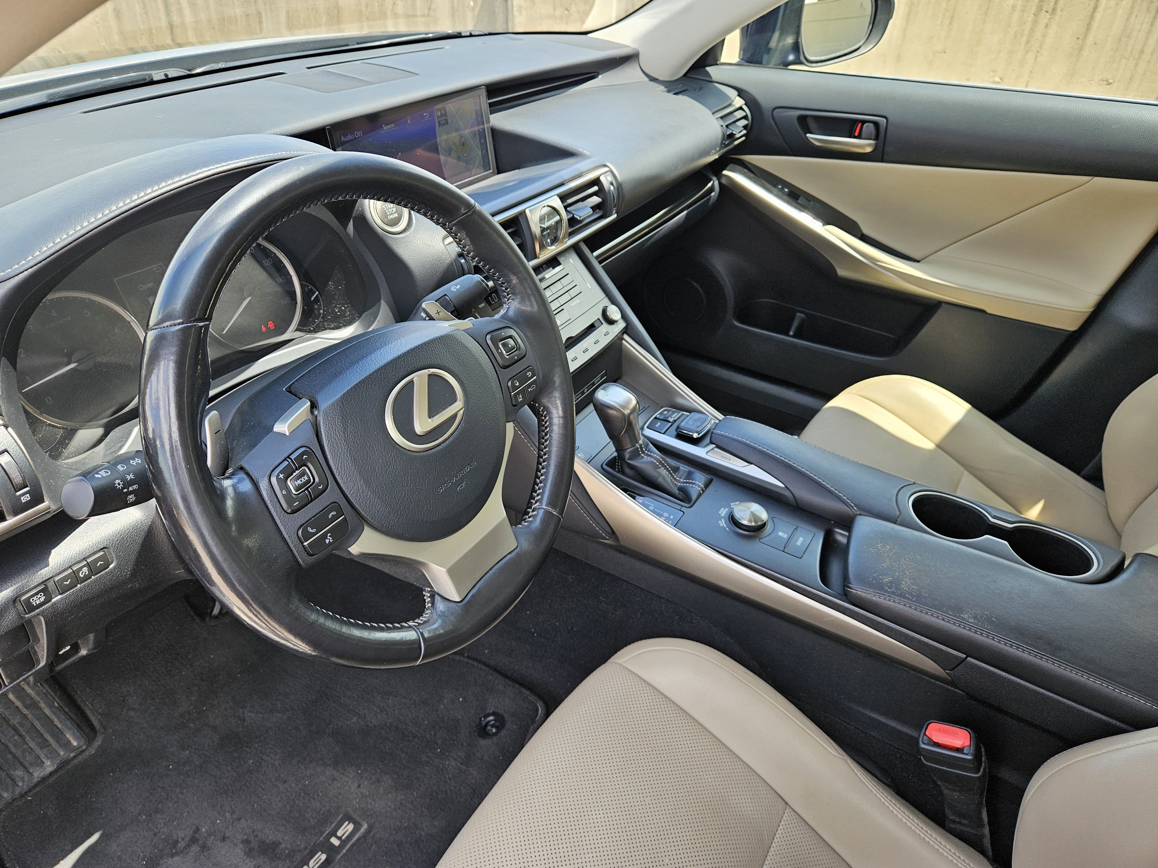 Used 2018 Lexus IS 300 w/ Comfort Package RWD image 4