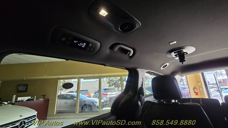 Used 2019 Chrysler Pacifica Touring-L w/ S Appearance Package FWD image 32
