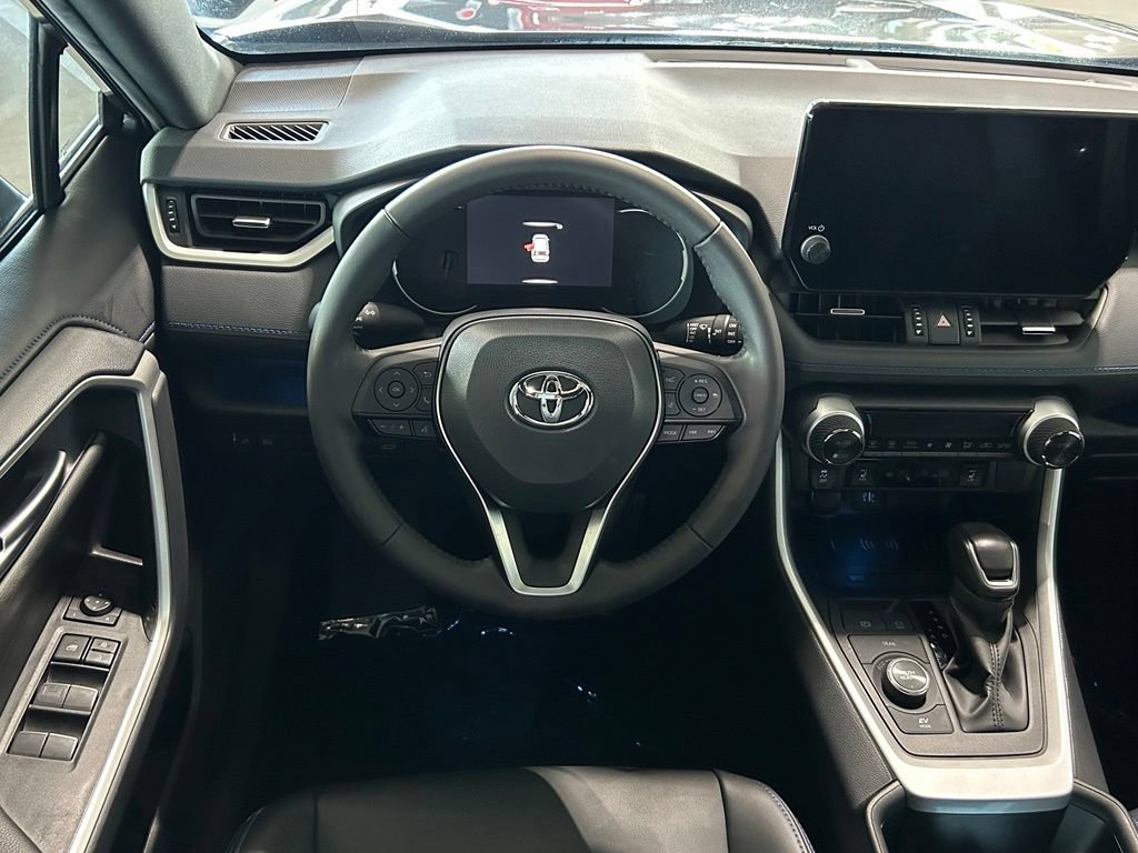 Used 2025 Toyota RAV4 XSE AWD/4WD image 9