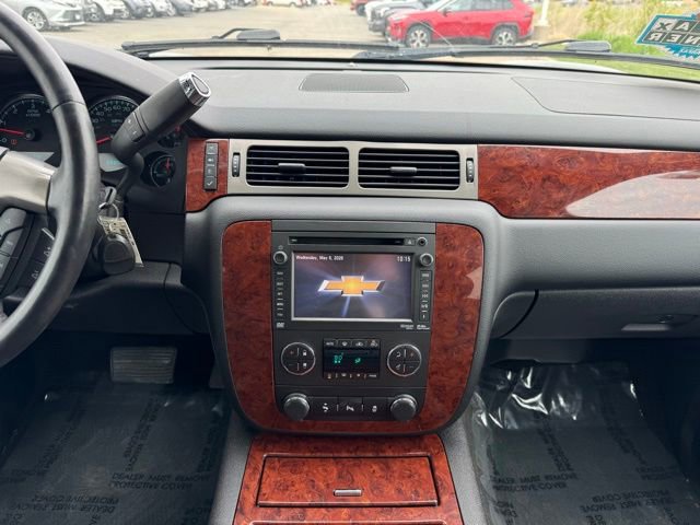 Used 2013 Chevrolet Avalanche LTZ AWD/4WD image 2
