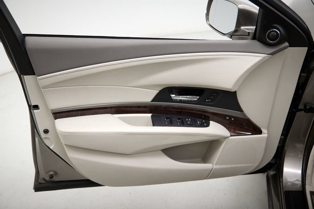 Used 2014 Acura RLX Hybrid w/ Technology Package image 11