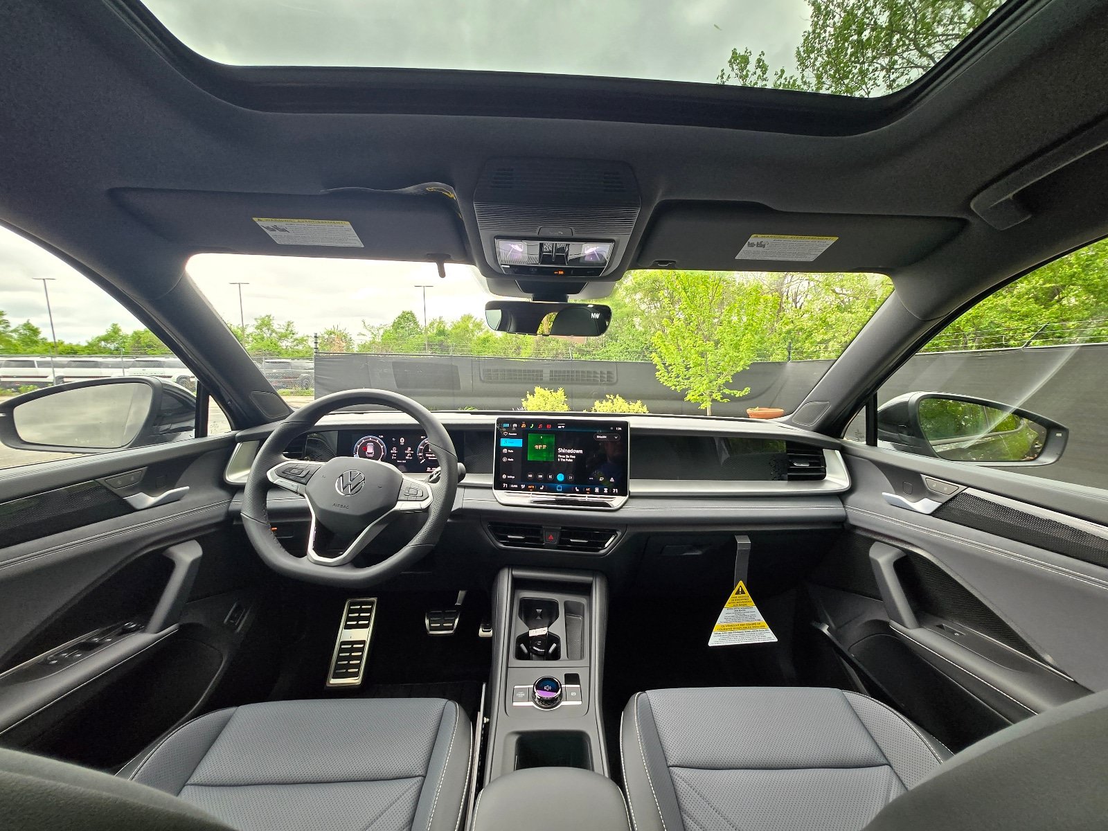 New 2026 Volkswagen Tiguan SE R-Line FWD image 15