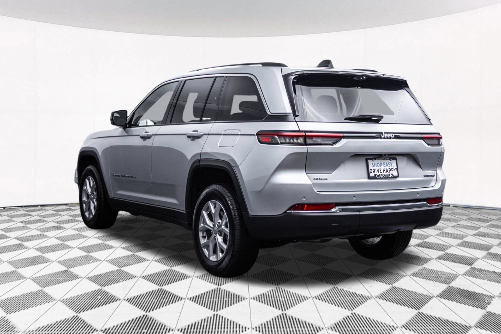 Used 2023 Jeep Grand Cherokee Limited w/ Luxury Tech Group II AWD/4WD image 8