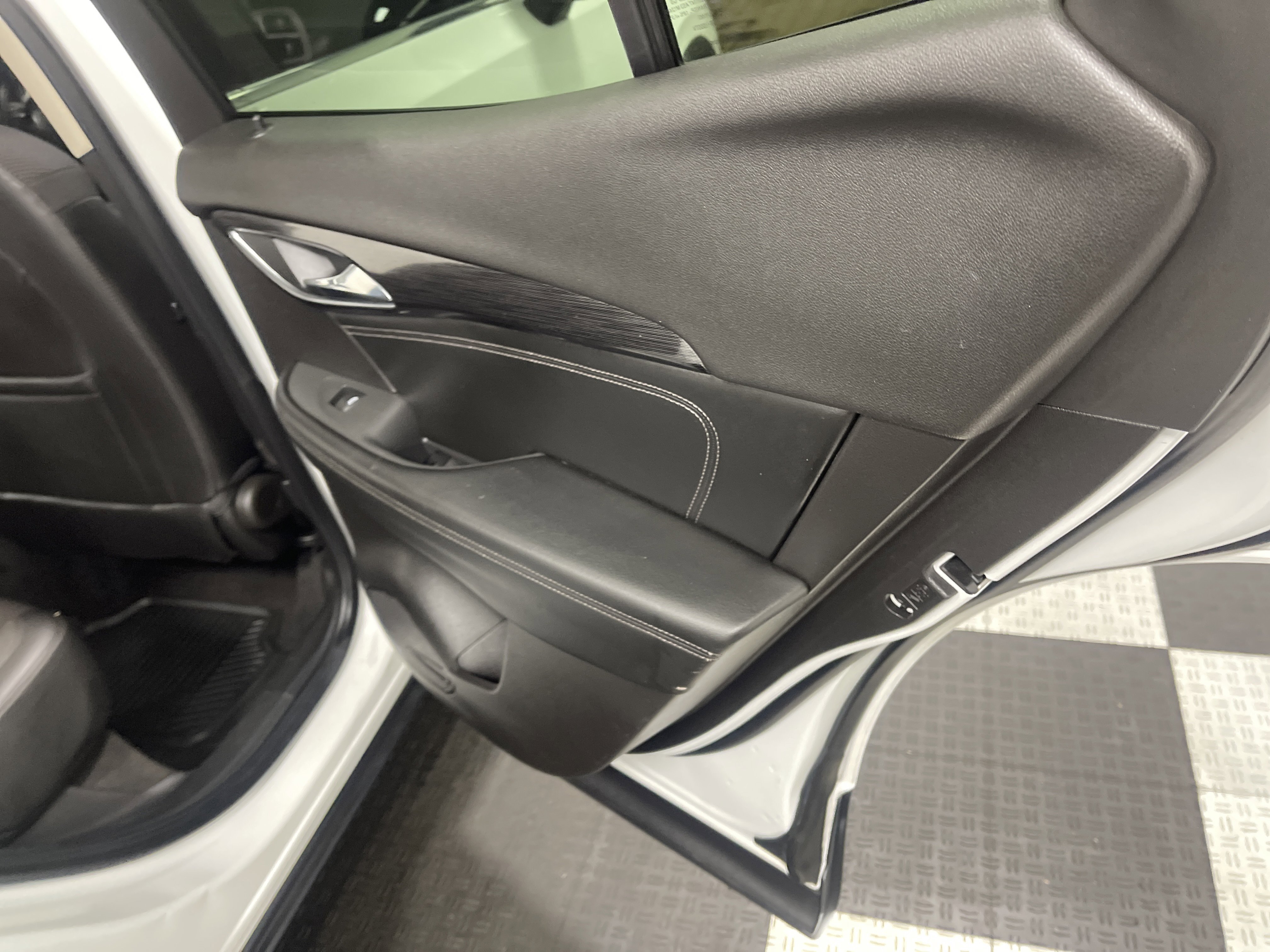 Used 2023 Buick Envision Preferred image 21