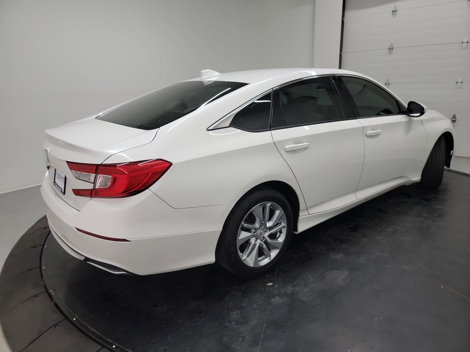 Used 2018 Honda Accord LX image 9