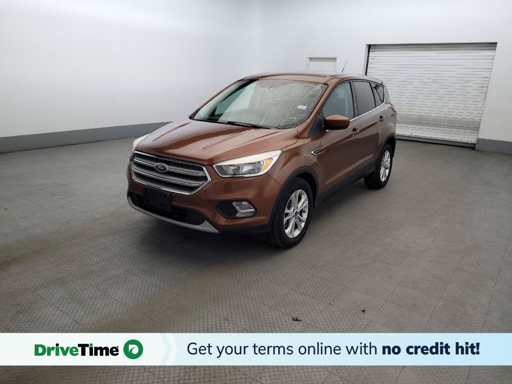 Used 2017 Ford Escape SE w/ SE Cold Weather Package FWD image 1