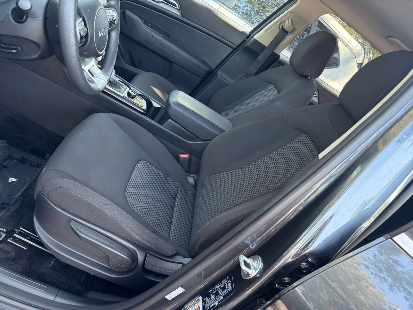 Used 2025 Kia Sportage LX FWD image 34