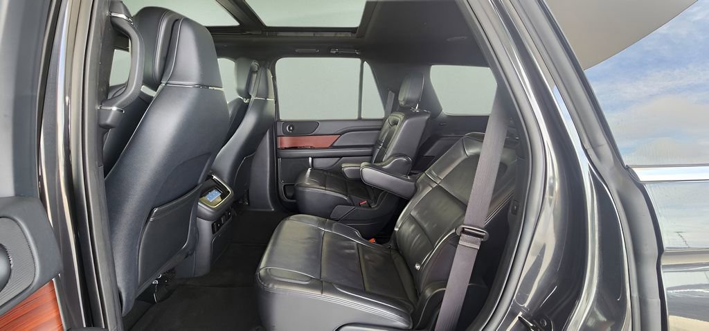 Used 2023 Lincoln Navigator Reserve image 17