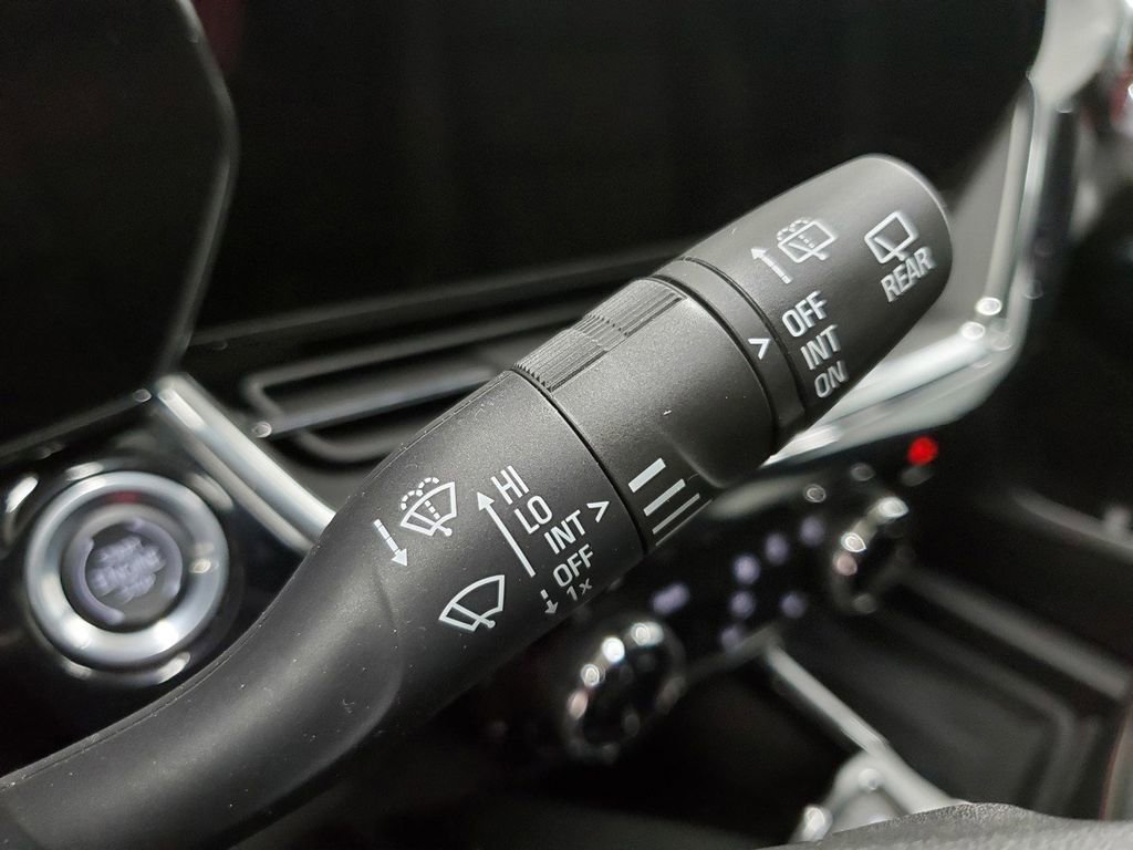 Certified 2025 Chevrolet Trax RS w/ Driver Confidence Package image 32